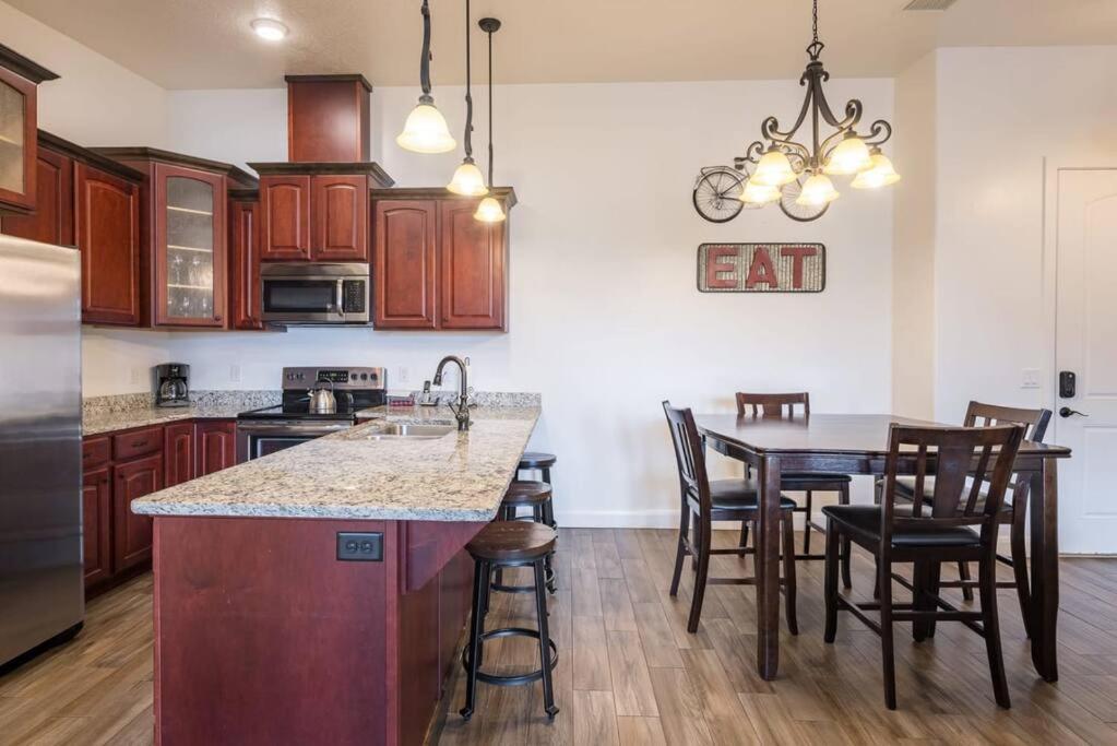 Luxury Downtown Rental - La Dolce Vita Villa #4 Moab Extérieur photo